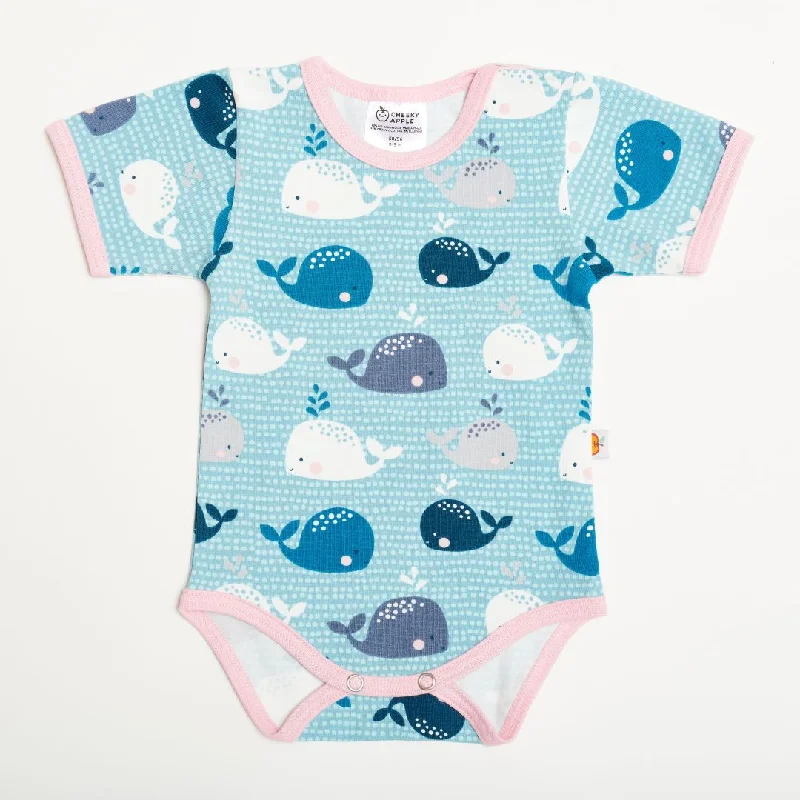 Short-sleeve baby body ""Whales/Baby Pink""