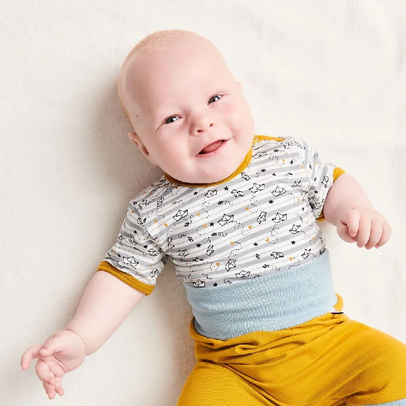 Organic shortsleeve baby body ""My little golden Ship"" made from 95% organic cotton and 5% elastane