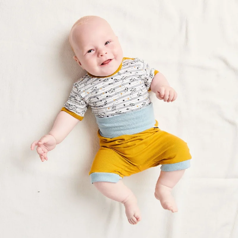 Organic shortsleeve baby body ""My little golden Ship"" made from 95% organic cotton and 5% elastane